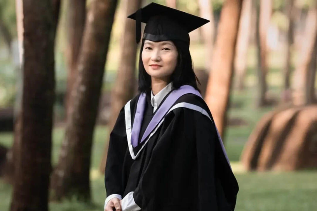 Professional Outdoor Graduation Photoshoot in Singapore